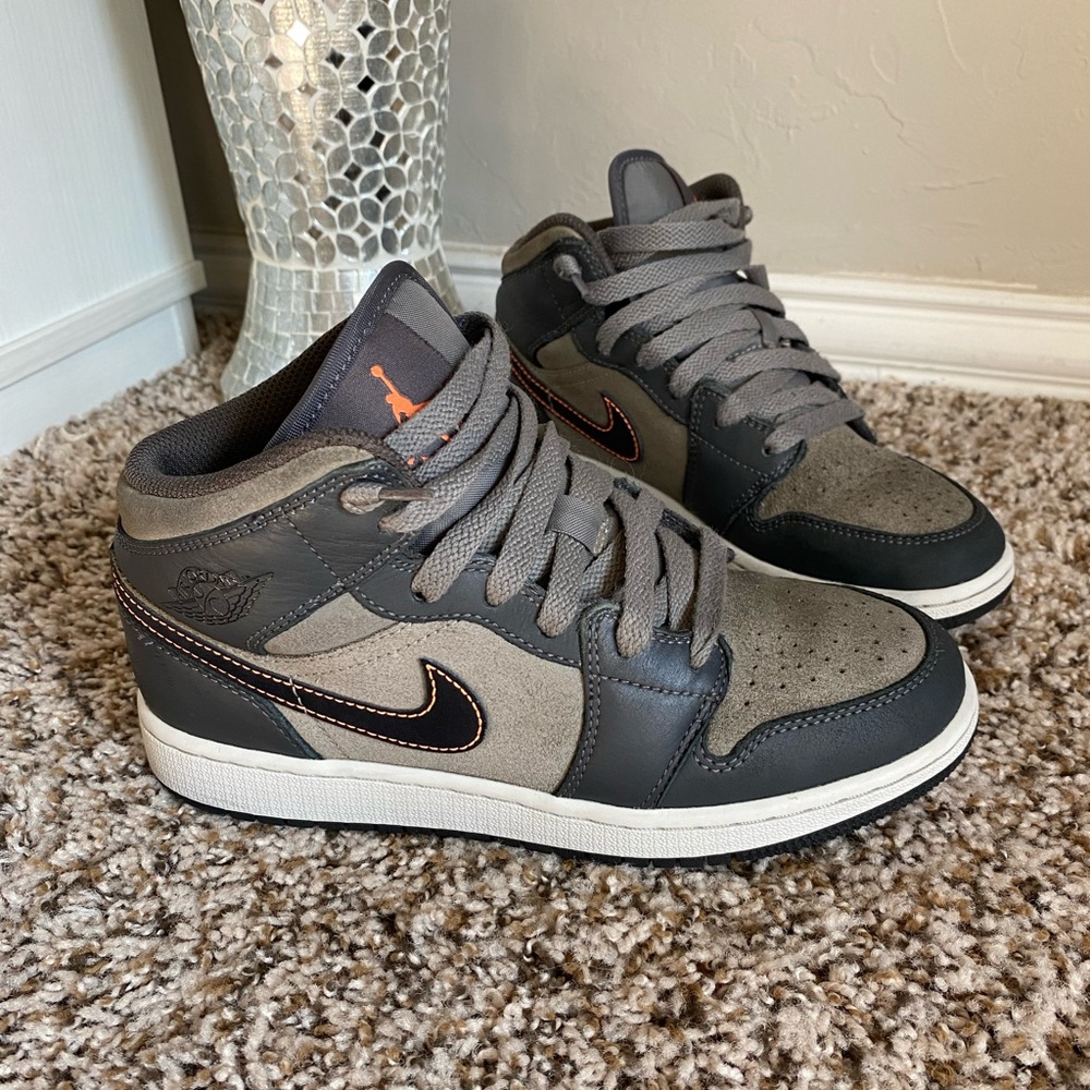 Jordan 1 Mid SE "Night Stadium/Black/Flat Pewter" Boys sneakers 4.5y
